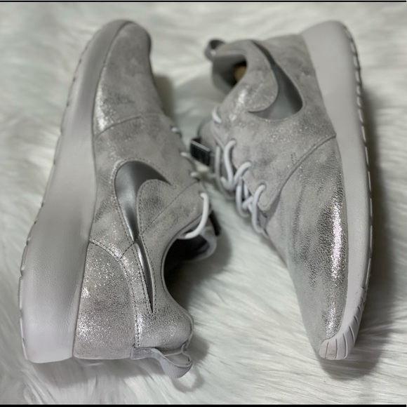Nike Shoes - BRAND NEW RARE Nike Roshe One PRM Running Shoes
